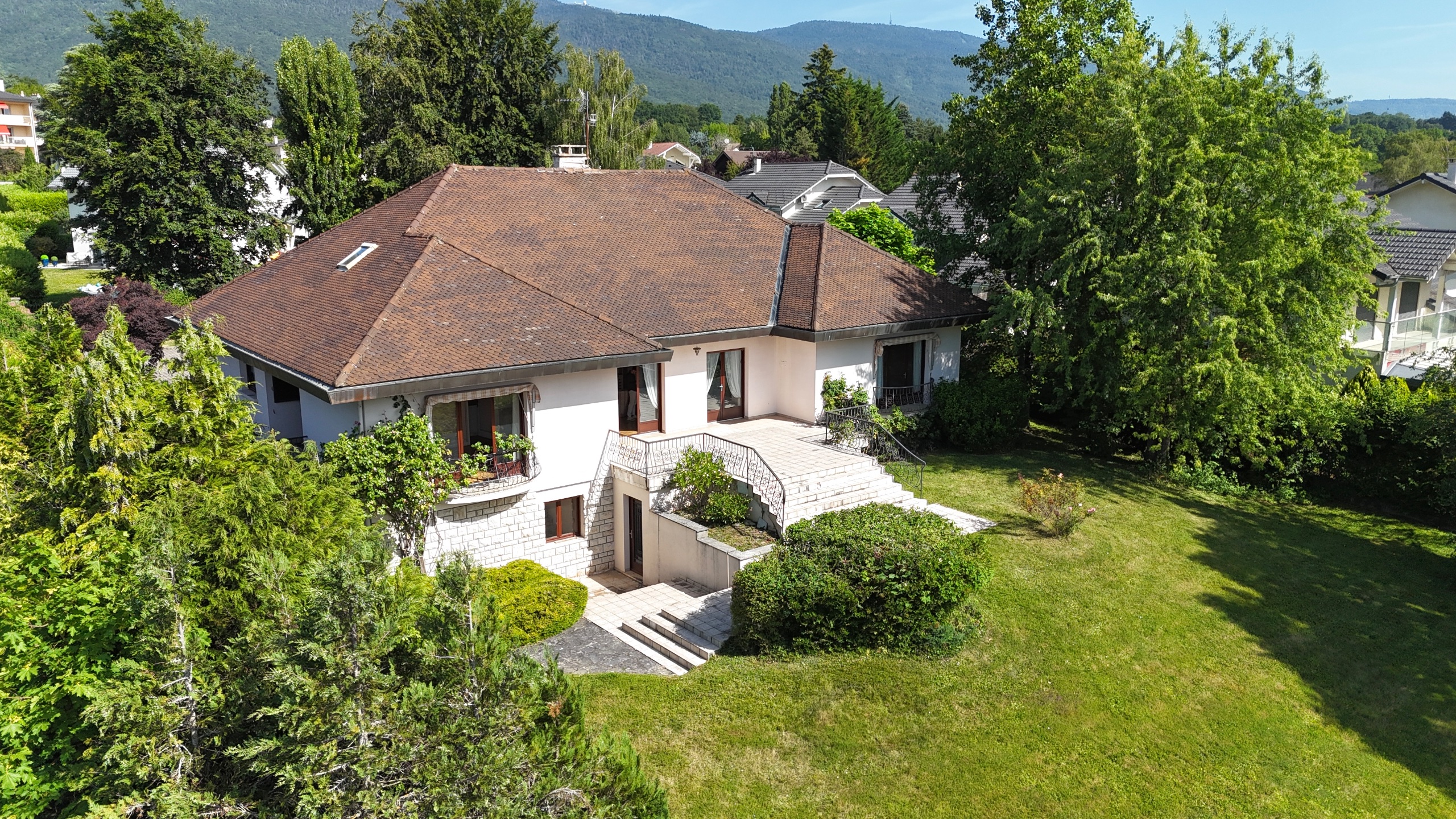 Maison de 424 m² avec vue sur les Alpes