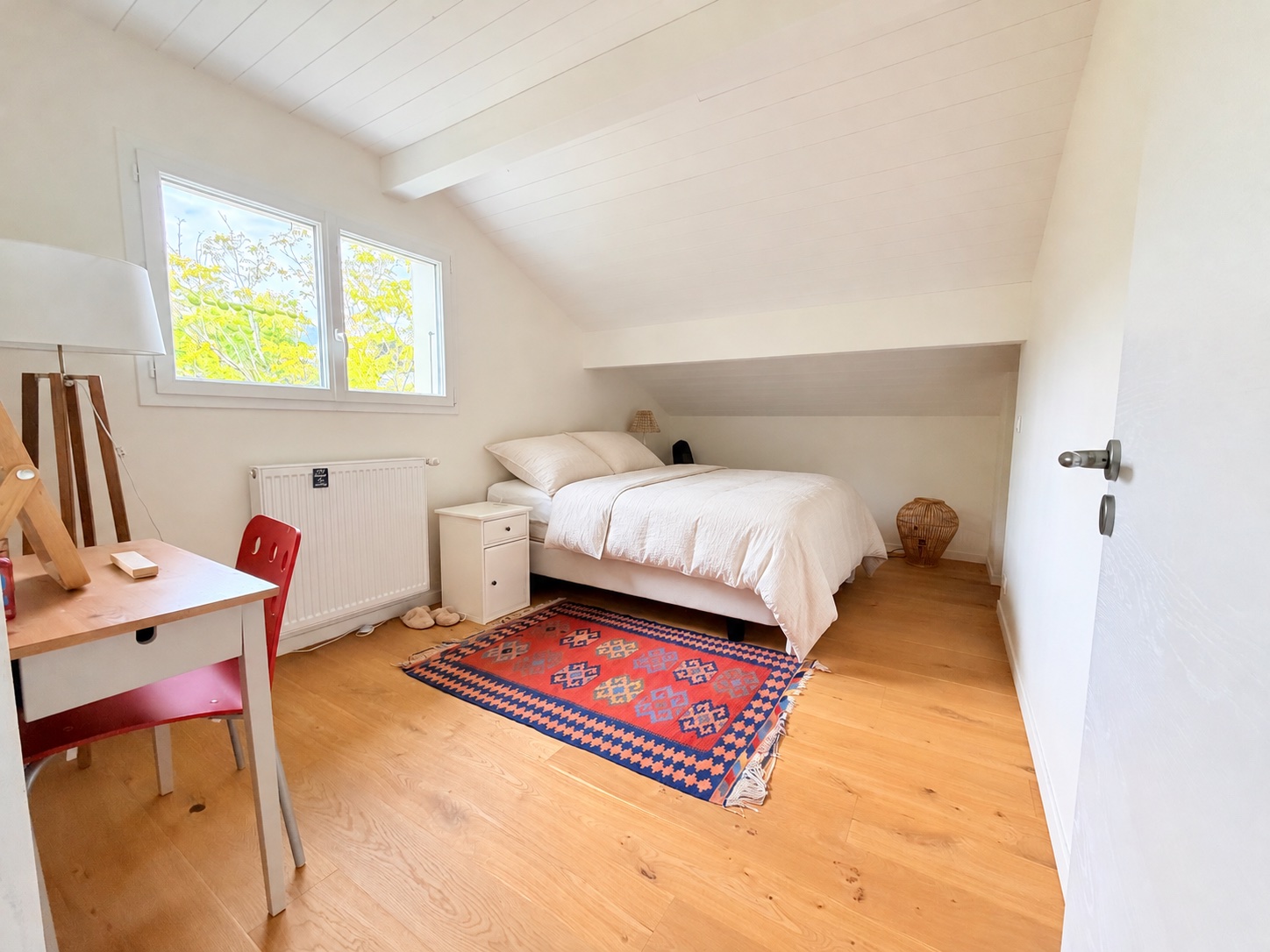 Maison familiale avec jardin et véranda — Photo 20