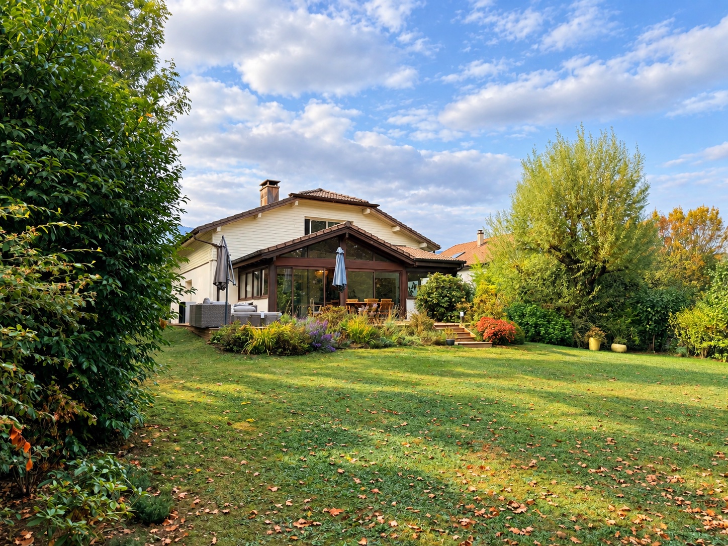 Maison familiale avec jardin et véranda — Photo 4