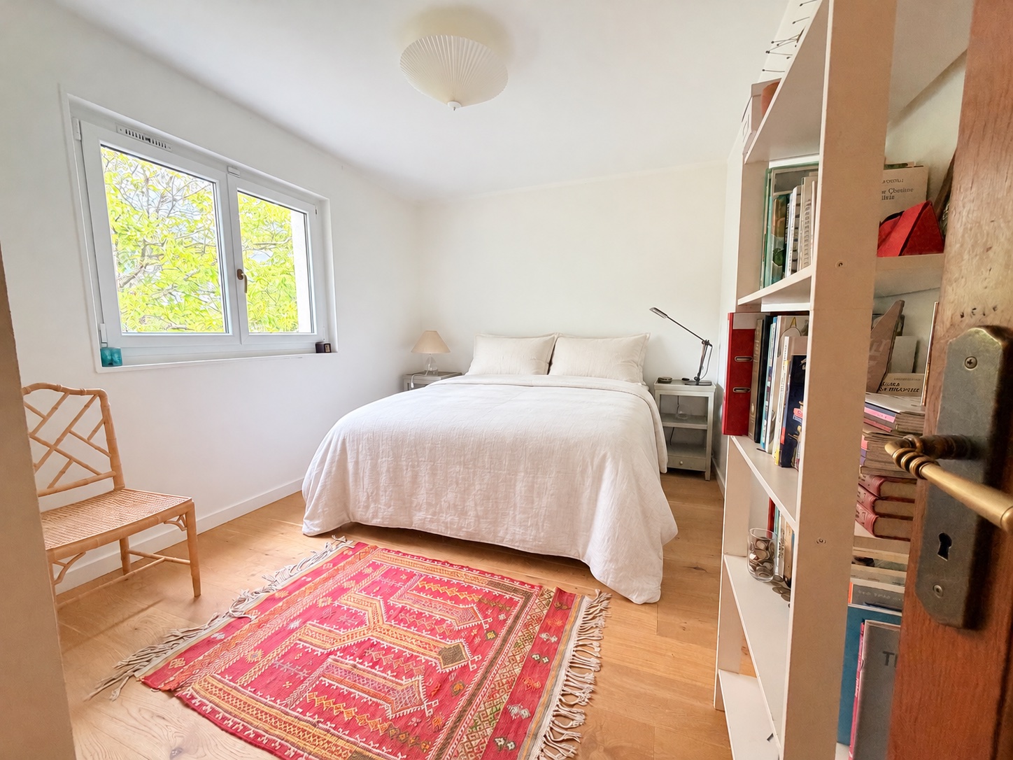 Maison familiale avec jardin et véranda — Photo 13