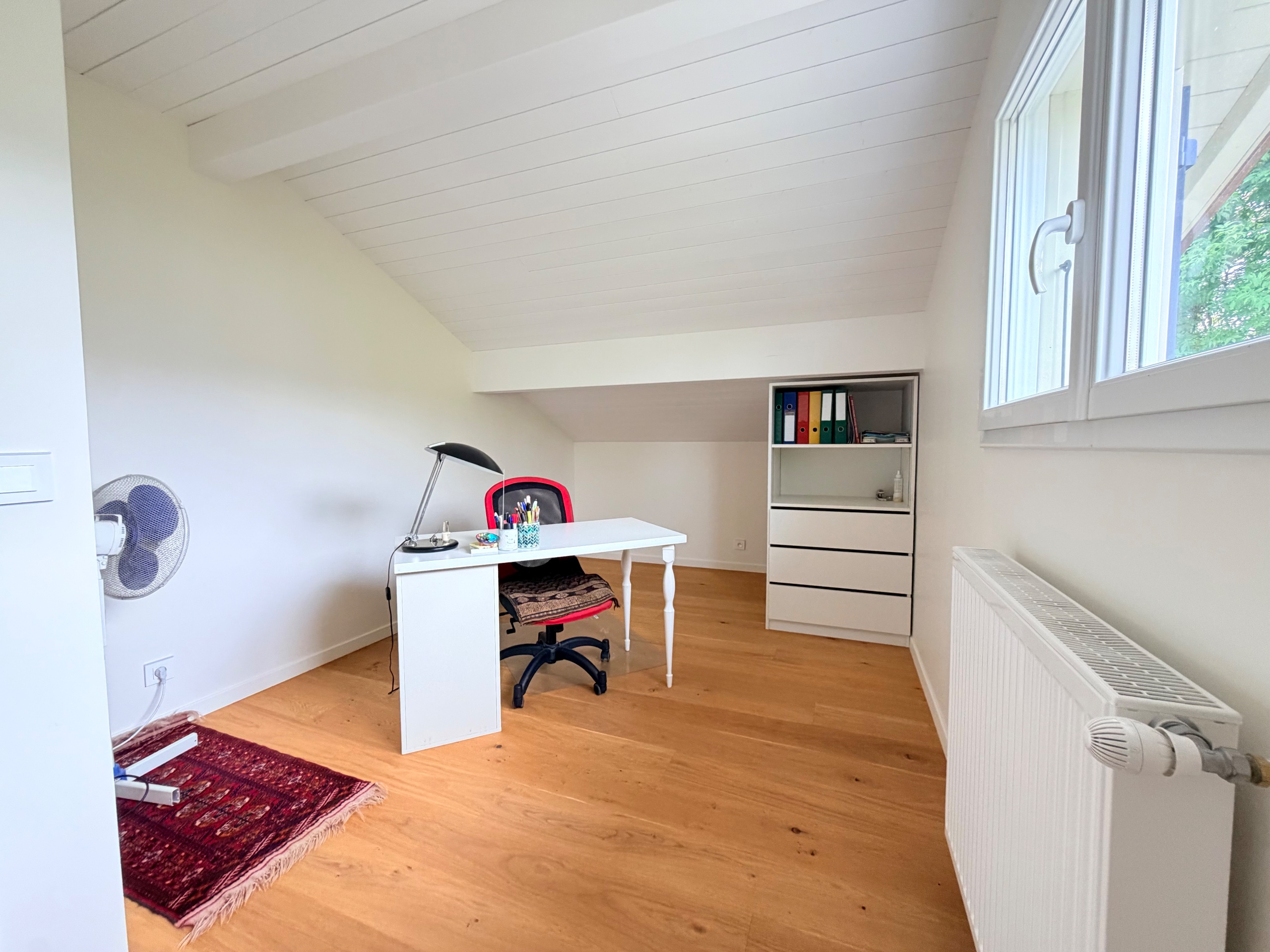 Maison familiale avec jardin et véranda — Photo 23